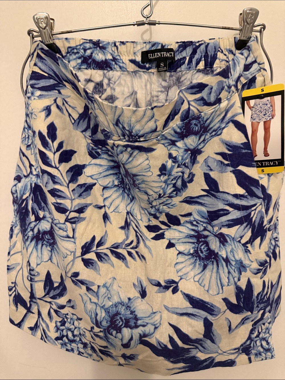 Ellen Tracy Cream and Blue Floral Women’s skort